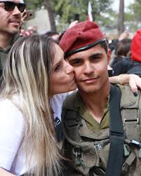 אילי גמזו ז"ל ואימו, בימים יפים ומאושרים