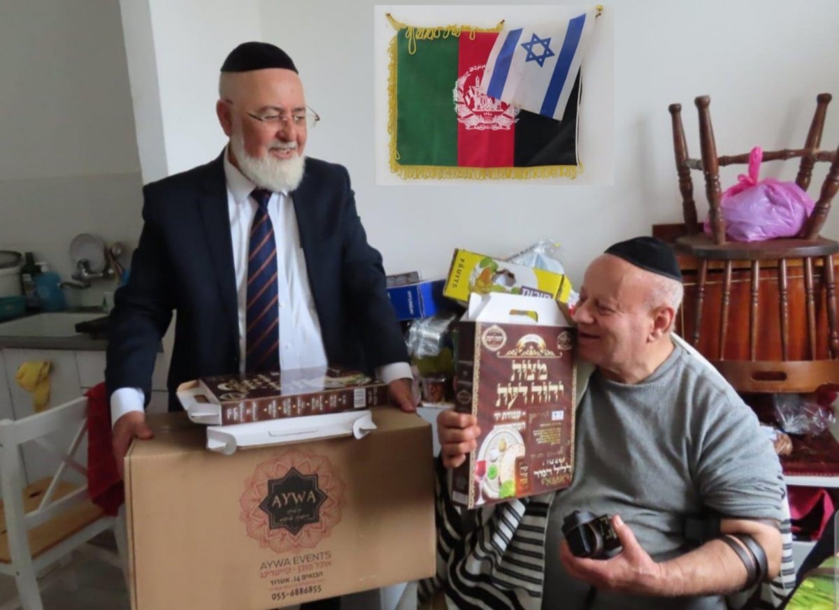 הרב עובדיה דהן עם זבולון סימן טוב בערב פסח