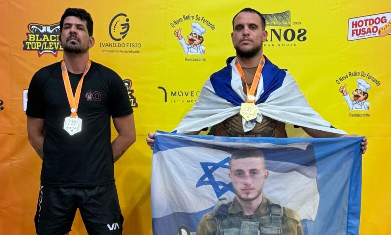 דויד אביסרור על הפודיום לאחר הזכיה