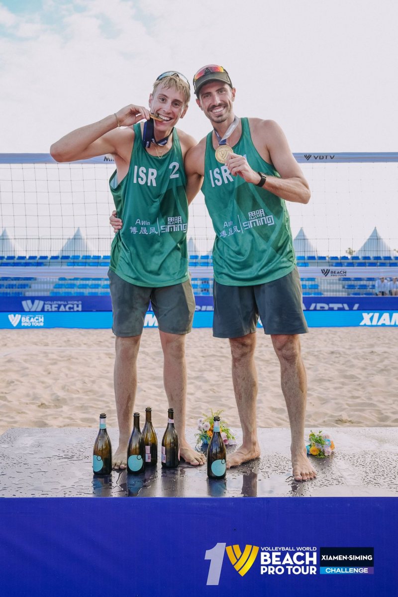 קווין ואיילון אחרי הזכיה בסין (צילום: fivb)