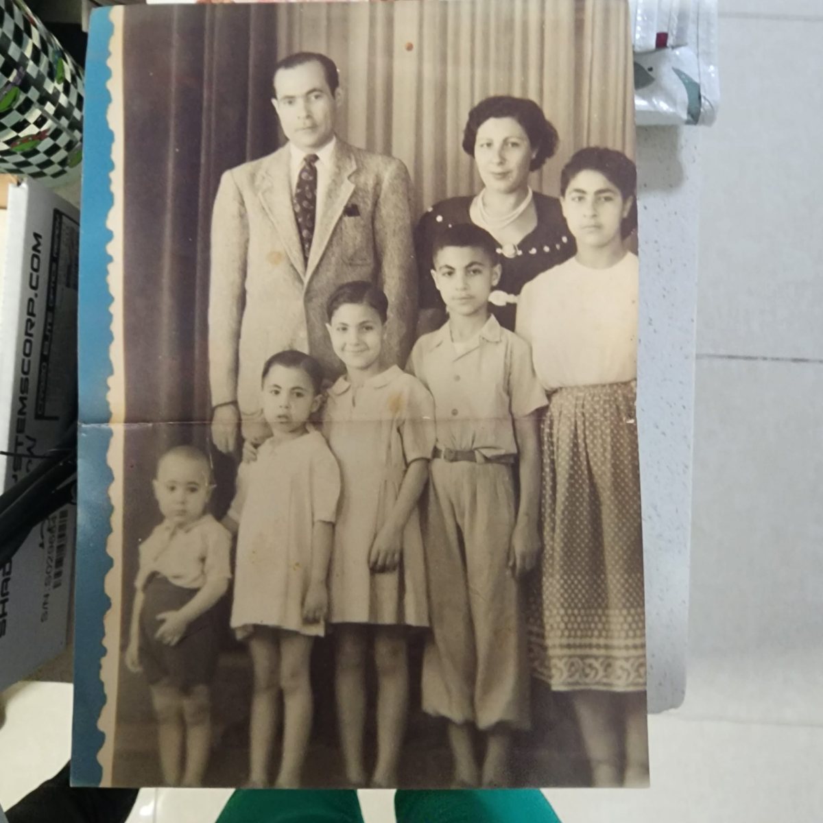 משפחת אניג'ר בעת עלייתם לישראל