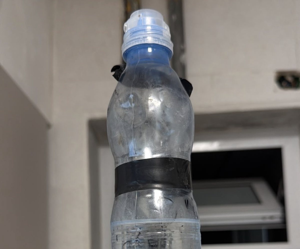 בקבוק המים בו היה מדלל צבע (אסותא אשדוד)