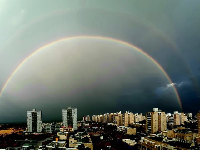 שתי קשתות הבוקר באשדוד (צילום: גלית מצרי)