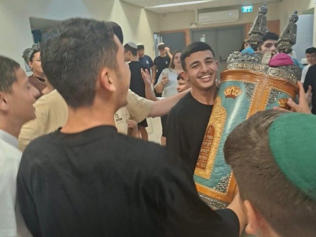 אמית י' (דוברות)
