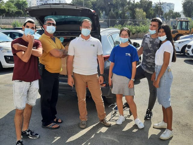 המורים אריה טורובסקי ומאיר סבג יחד עם המש"צים