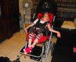 אבסורד: זוג הורים לילדה עם שיתוק מוחין נופלים בין הכיסאות 