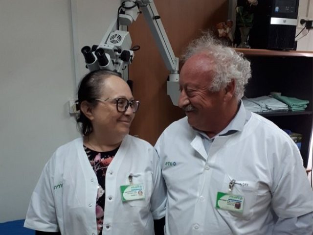 ד"ר זויה, מומחית לרפואת אף אוזן וגרון, וד"ר ארקדי, מומחה למחלות נוירולוגיות