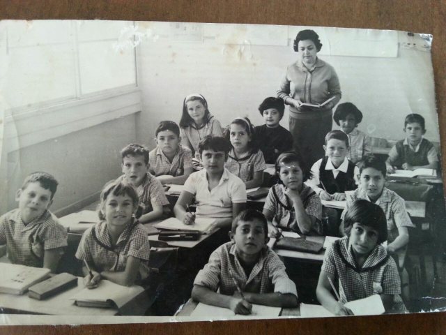 כתה ג בית ספר גאולים עם המורה שושנה 