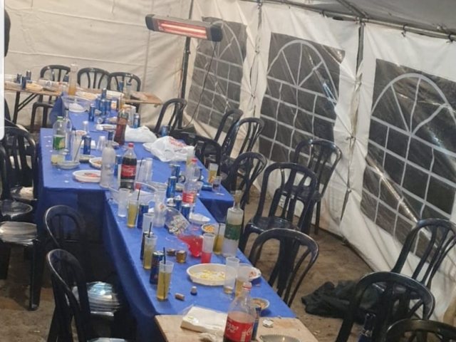 האוהל בו הייתה המסיבה בפארק בעיר