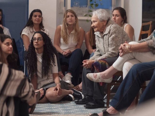 עדות מפי שורד שואה באירועי זיכרון בסלון