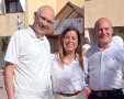 ראש העיר יחיאל לסרי ביחד עם אדי בן חמו ומנהלת בית ספר רתמים שוש בכור (מהפייסבוק)