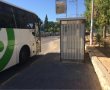 אוטובוס גרר חיילת על הכביש כאשר ראשה בתוך תא המטען