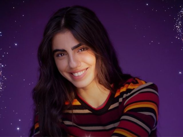 נועה אסטנג'לוב 