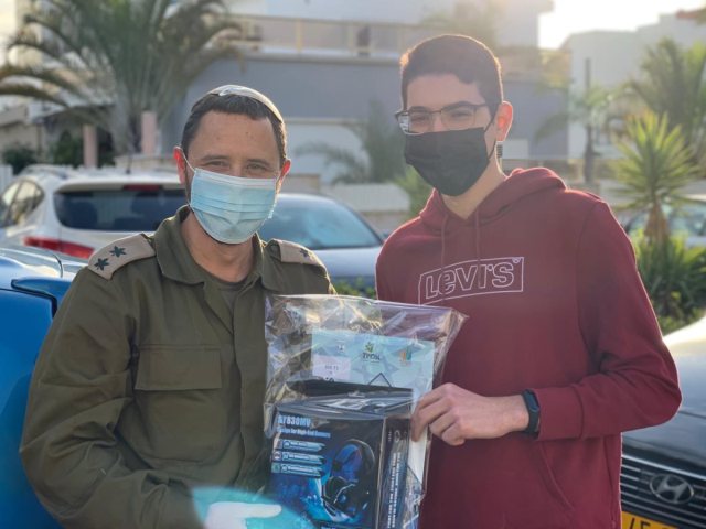 הרב מעוז שוורץ והתלמיד רז כהן