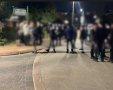 הפגנת החרדים מחוץ לביתו של קצין צה:ל (פרסום על פי סעיך 27א חוק זכויות יוצרים)