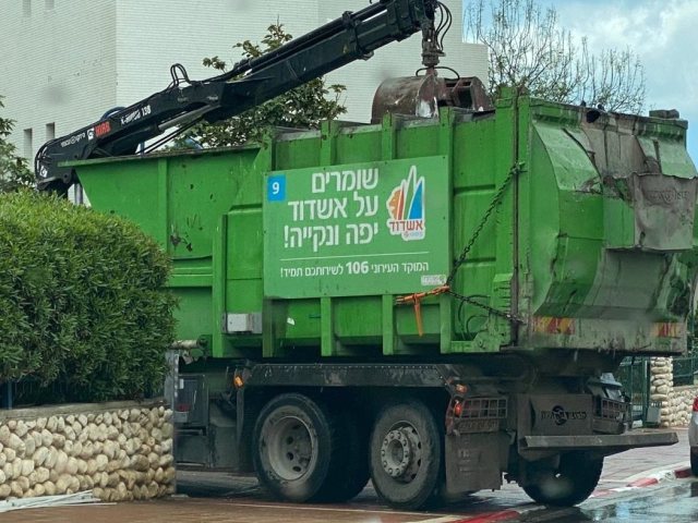 משאית פינוי פסולת (ארכיון עיריית אשדוד)