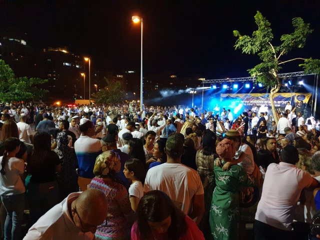 חוגגים שמחת תורה באשדוד