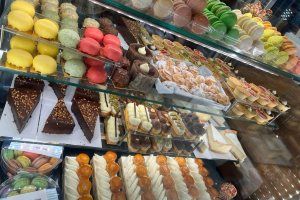 חגיגה לשבת בבוטיק סנטרל אשדוד חגיגה של מאפים, חלות ועוגות טריות