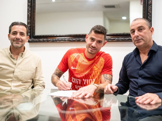 ניר ביטון חותם עם גקי בן זקן וסוכנו דהאן