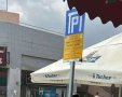 שלט החניה בתשלום שנתלו בחניית המרכזון ברובע י"ג