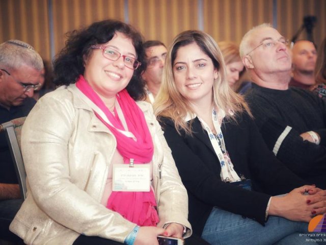 מרק לצד ימית הוניקמן, מנהלת המחלקה איכות הסביבה בעיריית אשדוד