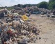 ערימות של פסולת באתר פיראטי באשדוד