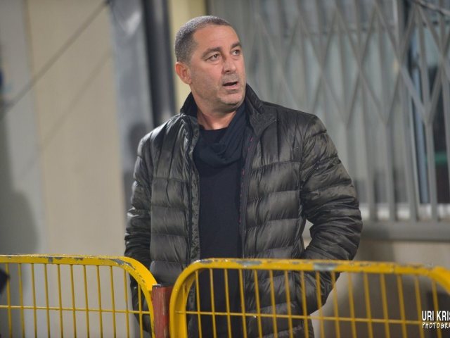 ג'קי בן זקן (אורי קריספין)