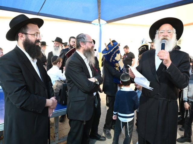 הכנסת ספר תורה חב"ד