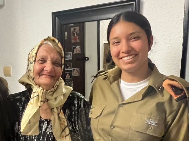 נורה שמשון ז״ל עם הנכדה אור מוזס הי״ד