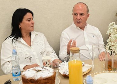 ראש העיר וראשת מינהל החינוך באשדוד (צילום: אורי קריספין)