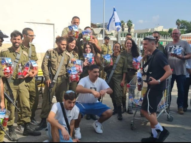 יצאו לפנק את החיילים