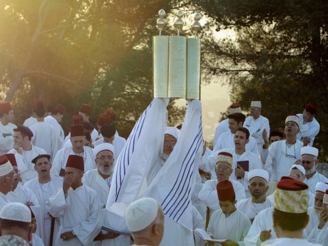 חג סוכות בקהילה השומרונית | צילום: רויטרס