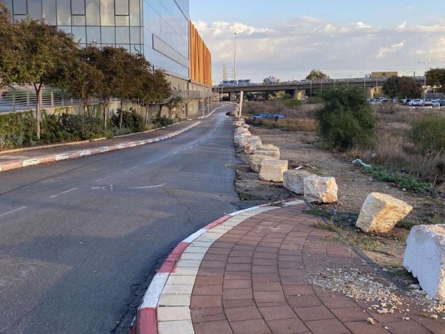 החסימות שהוצבו שלא כחוק בשטח ציבורי