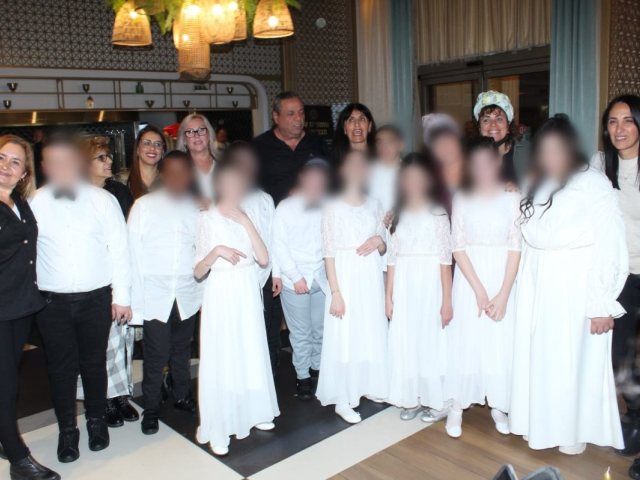 החתנים והכלות של הערב עם התורמים