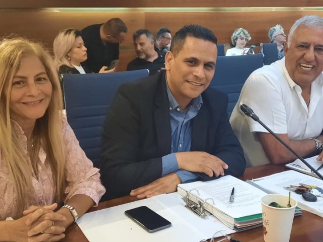 ד"ר אלי לחמני עם חברי המועצה עו"ד אופיר לסרי ואורה שמואלי, אתמול צילום: יח"צ