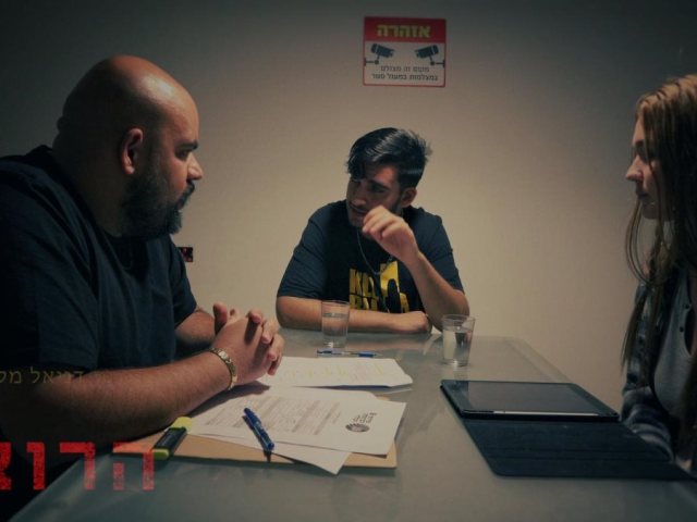 במרכז הבמאי דניאל מלמד כהן, גל זהבי ומימין - השחקנית הילה עזריה. צילום: יאיר סבג