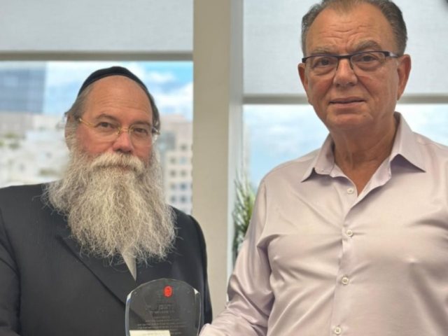 פרס למייסד רחשי לב ראובן גשייד