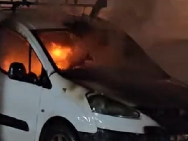 שריפת רכב (צילום: מ.ג.)