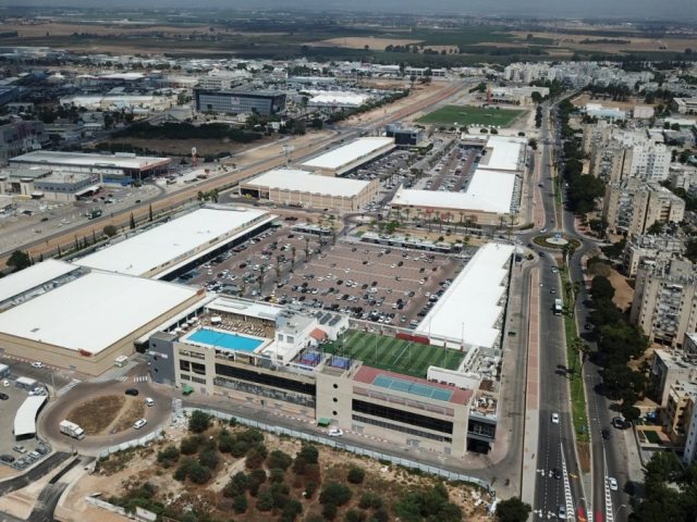 מתחם הסטאר סנטר באשדוד (צילום: מייק אדרי)