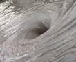 תיעוד מטורף: מערבולת נפערה באמצע הכביש באשדוד (וידאו)