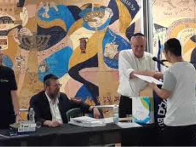 טקס חלוקת תעודות, צילום: קריית הנוער