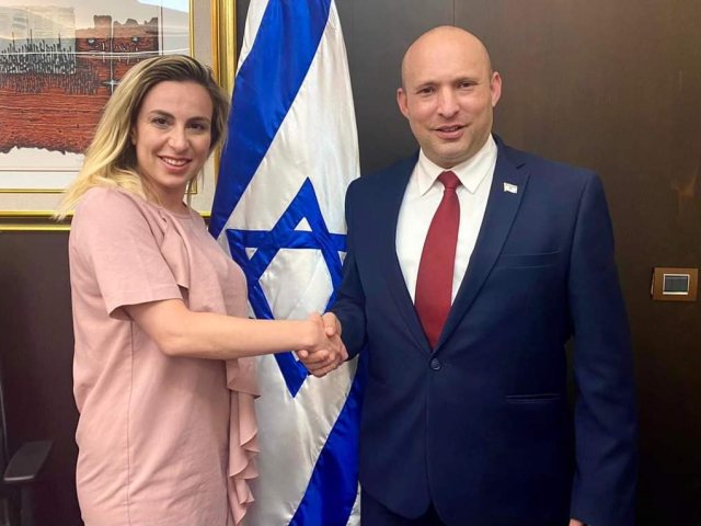 סטלה ויינשטיין וראש הממשלה נפתלי בנט