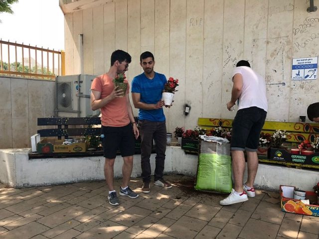"בוחרים מחר"