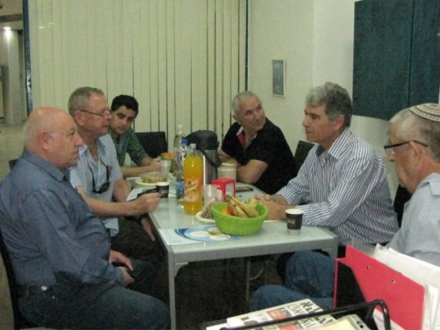 פגישת עבודה עם שלמה רוטנברג- מנהל אגף התפעול בעיריית אשדוד וארקדי ברובר מנהל אגף התשתיות בעירייה