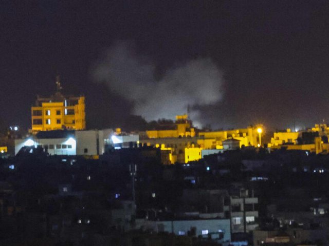 תקיפת צה"ל ברצועה אתמול בלילה(צילום: AFP)