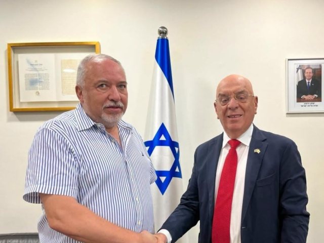 שמעון כצנלסון ואביגדור ליברמן 