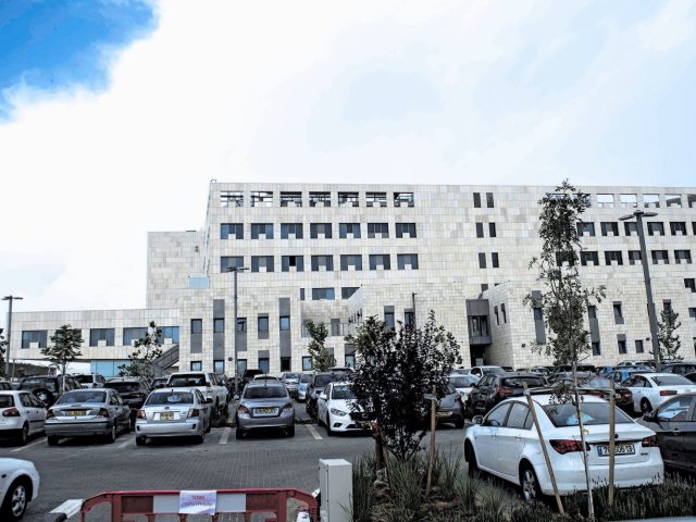 החניון באסותא. 20 דקות ראשונות בחינם. צילום: אבי רוקח