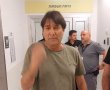 הפעיל החברתי רן כרמי בוזגלו הגיע למחות על אשפוז המחבל באסותא אשדוד - וידאו