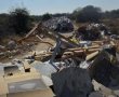 תיעוד מטריד: כמויות אדירות של פסולת בניה מושלכת בטבע בסמוך לרחוב הנפט באשדוד