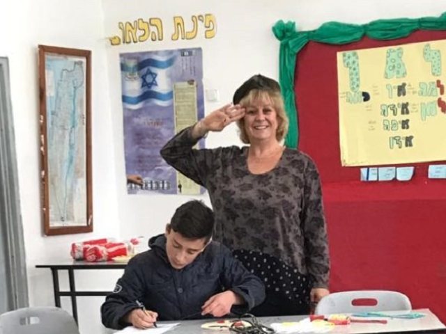 גילה קליין פורשת מההוראה 